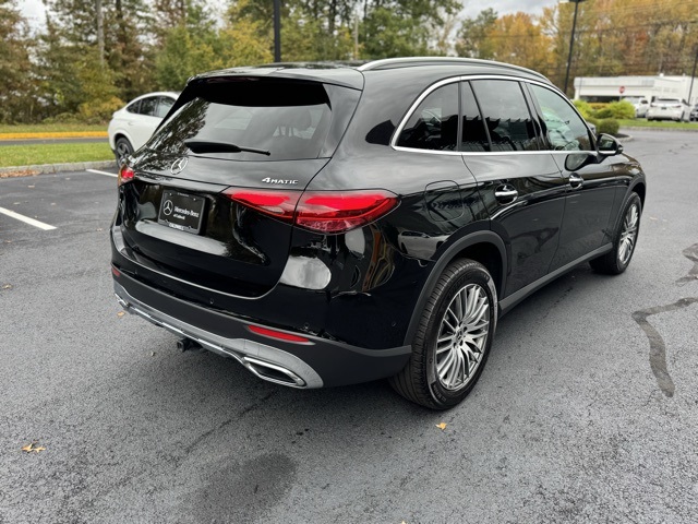 2024 Mercedes Benz GLC 300 4MATIC photo 3