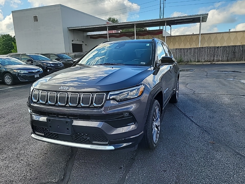 Used 2022 Granite Crystal Metallic Clearcoat Jeep Limited image 4