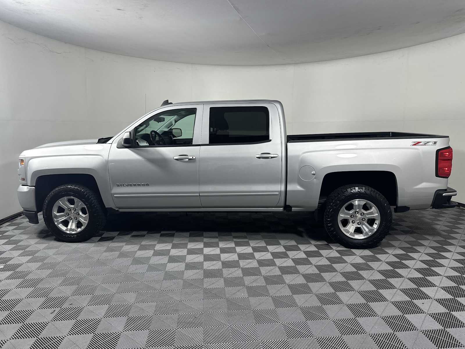 2016 Chevrolet Silverado 1500 LT photo 4