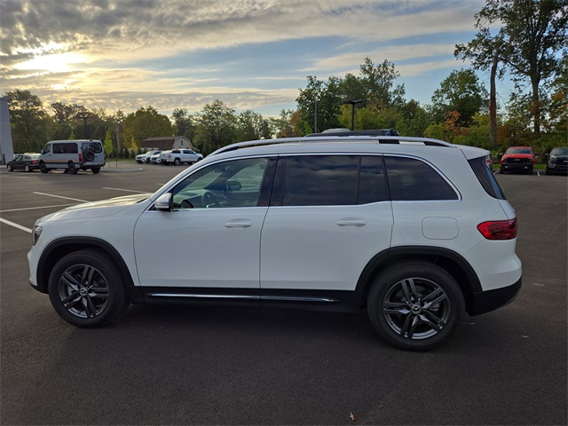 2026 Mercedes Benz GLB 250 4MATIC photo 4