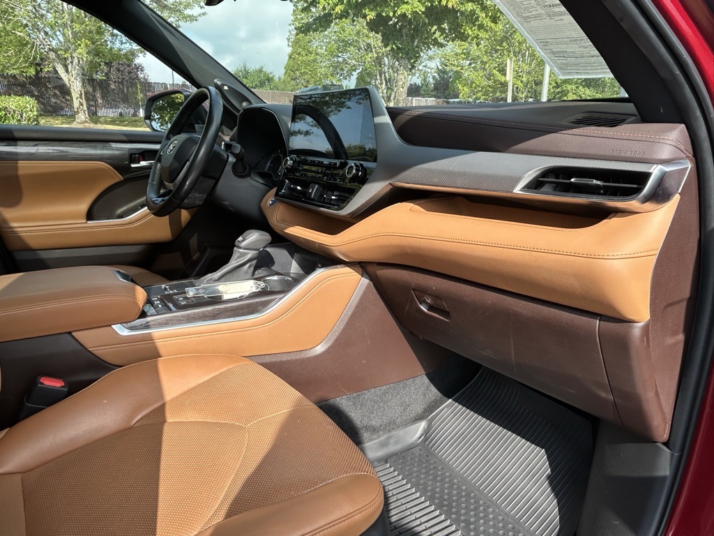 2022 Toyota Highlander Hybrid Platinum photo 29