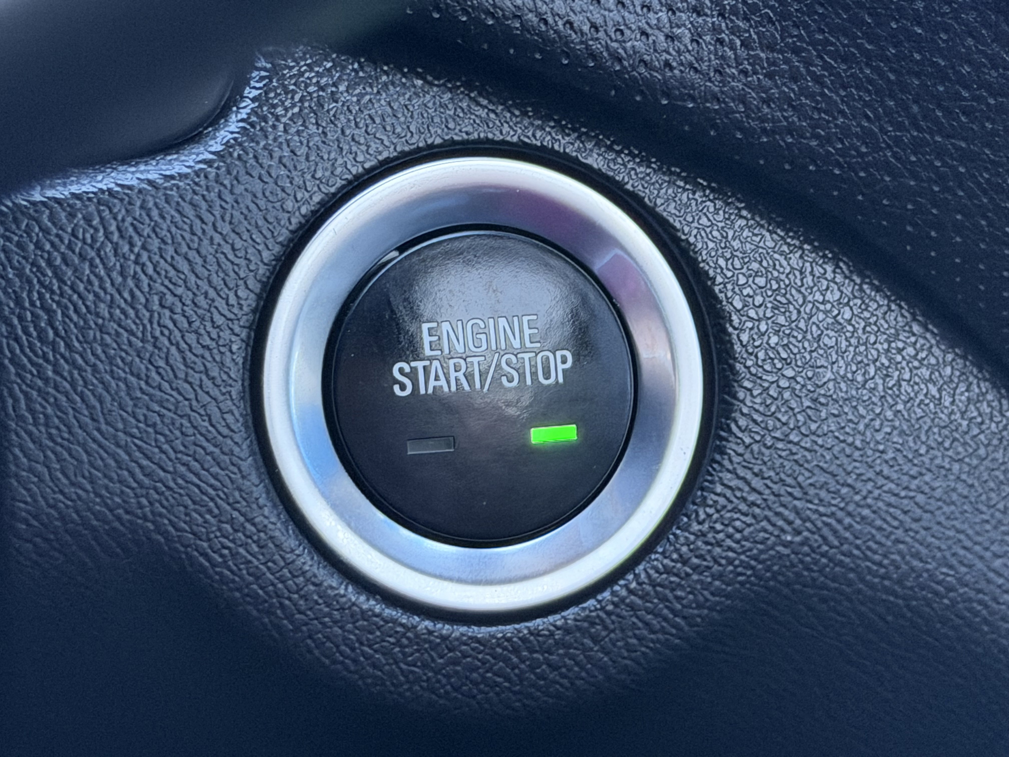 2023 Chevrolet Equinox Premier photo 2