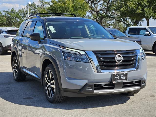 2025 Nissan Pathfinder Platinum photo 2