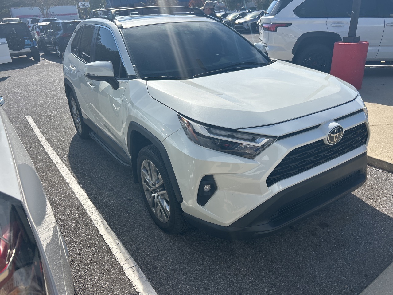2022 Toyota RAV4 XLE Premium photo 3