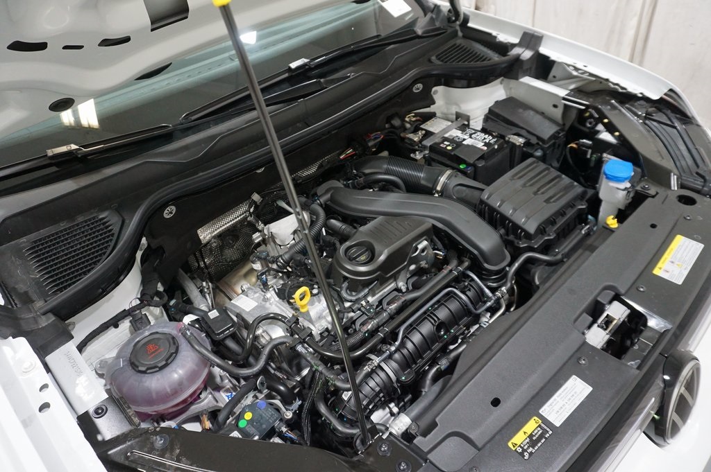 2025 Volkswagen Taos SEL photo 24