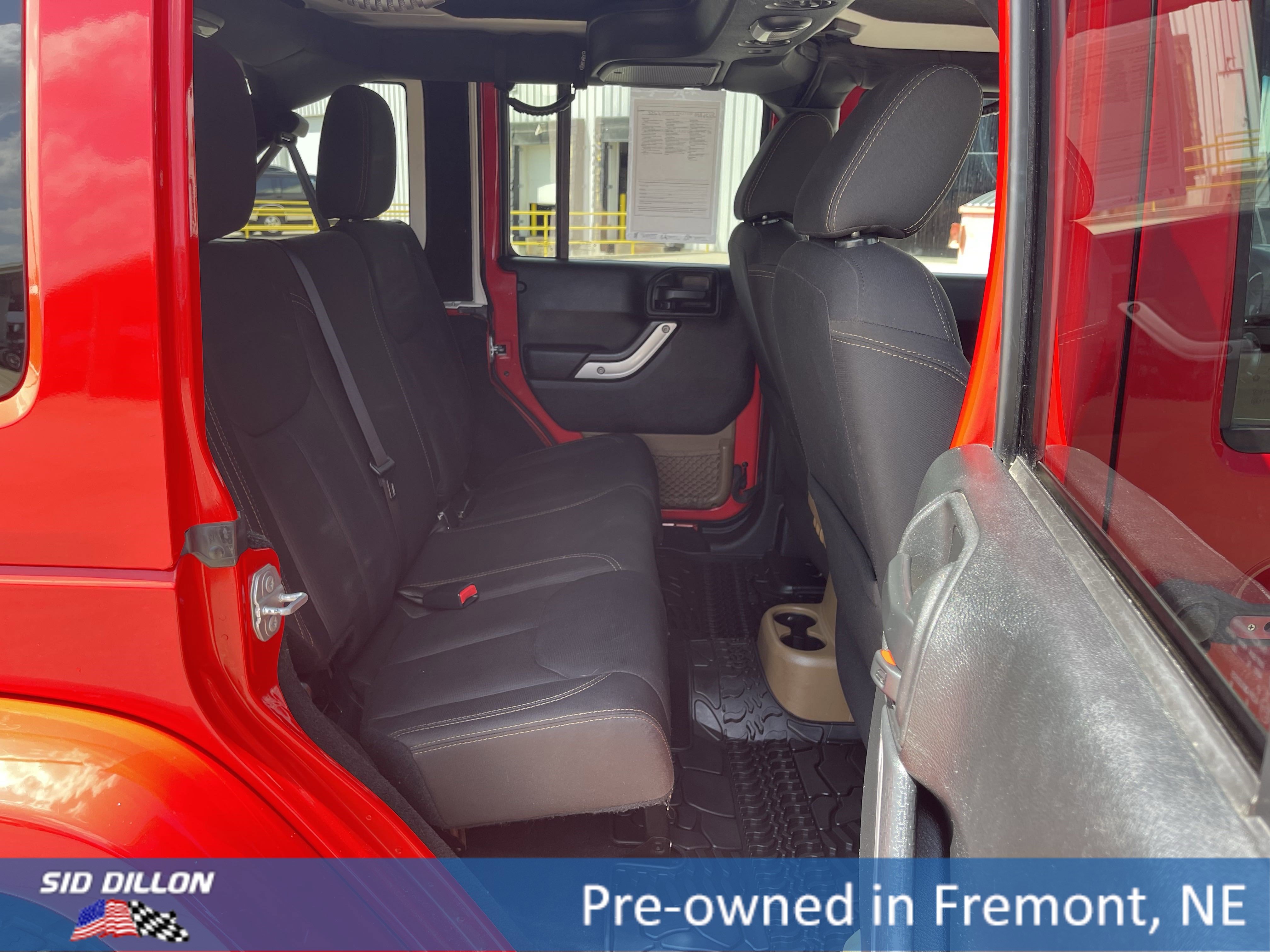 2017 Jeep Wrangler Unlimited Sahara photo 4