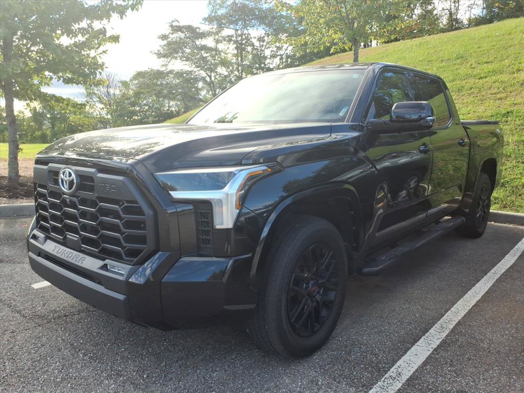 2023 Toyota Tundra SR5 CrewMax photo 4