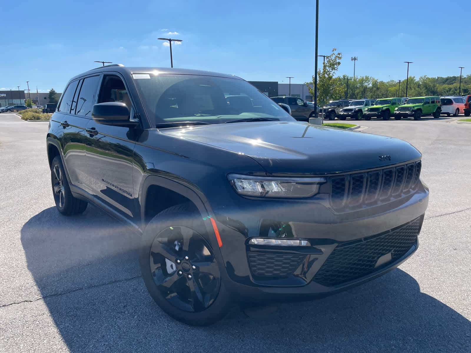 2025 Jeep Grand Cherokee Limited photo 2