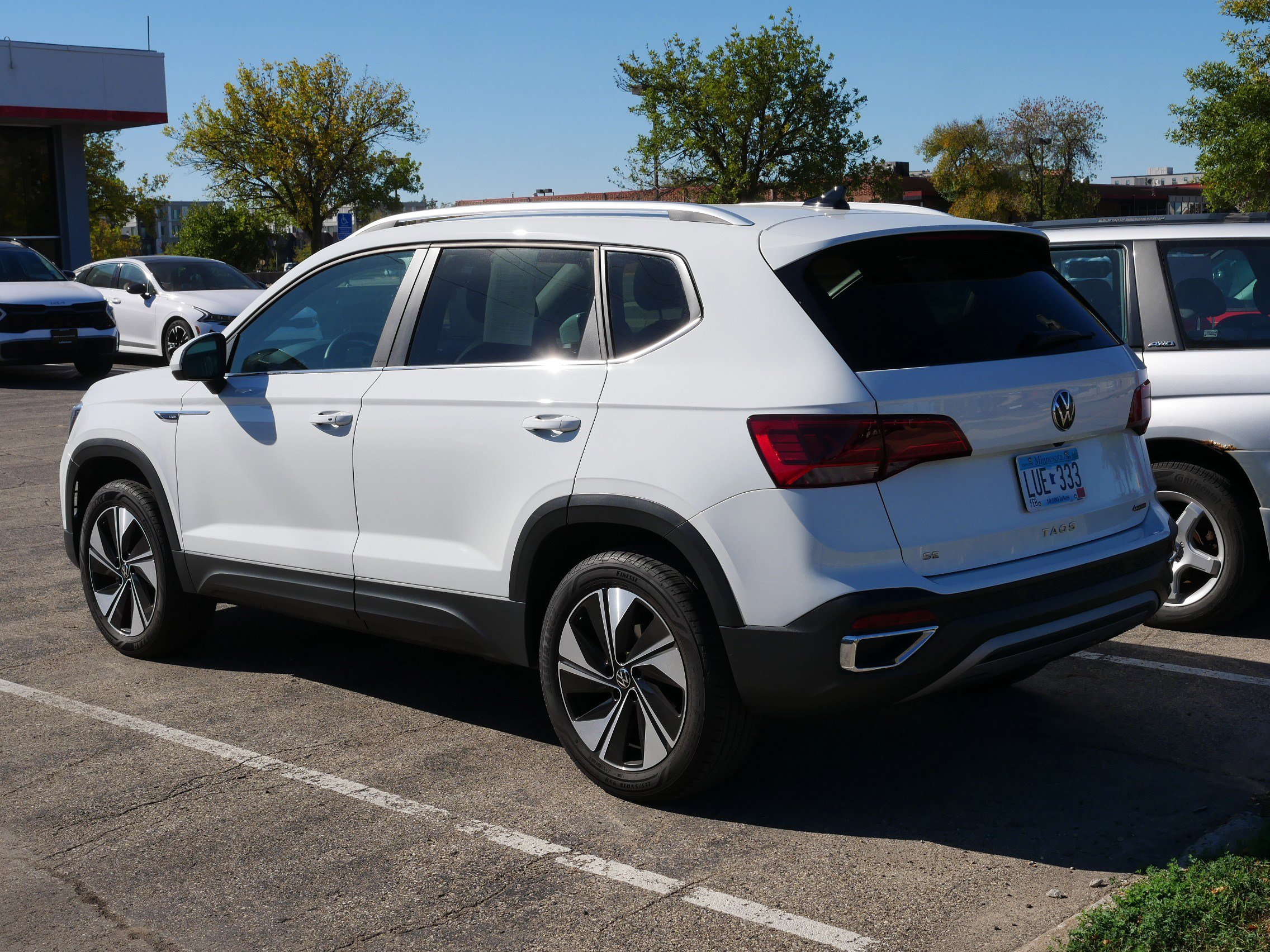 Used 2023 Volkswagen Taos SE with VIN 3VVUX7B23PM355600 for sale in Bloomington, Minnesota