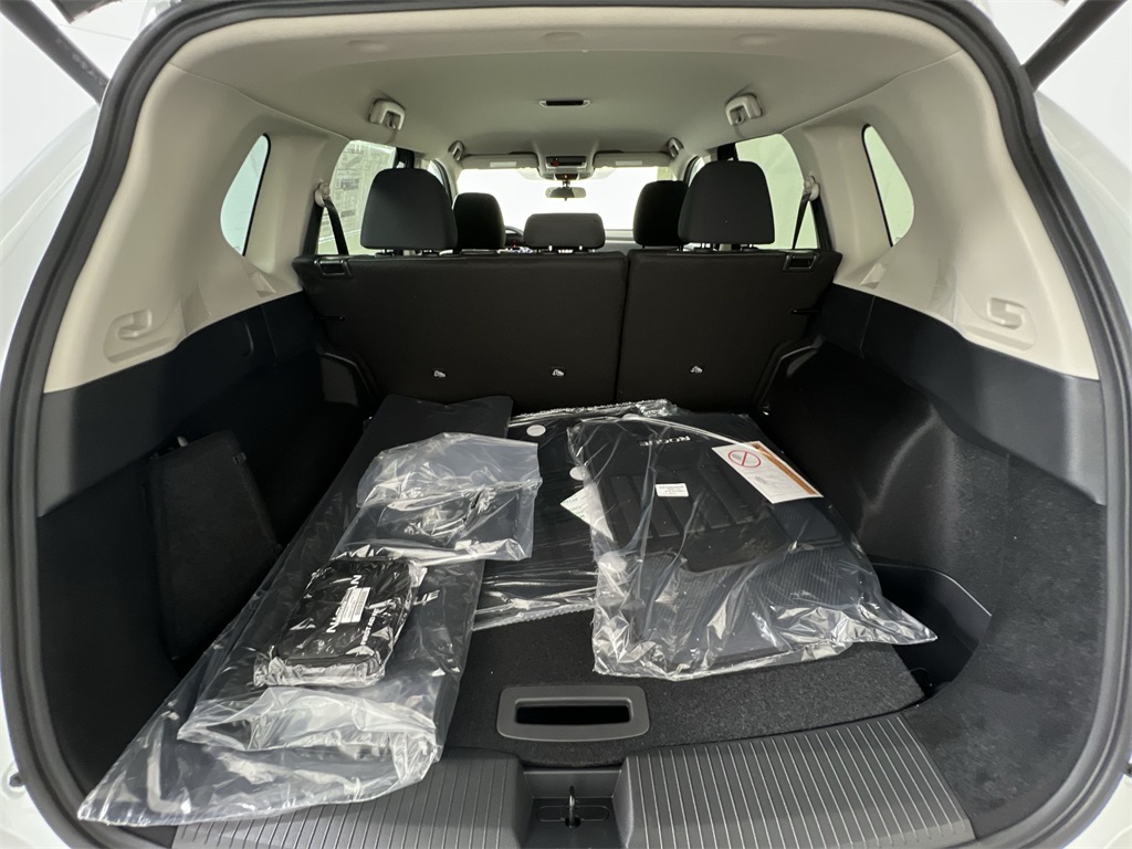 2026 Nissan Rogue SV photo 17