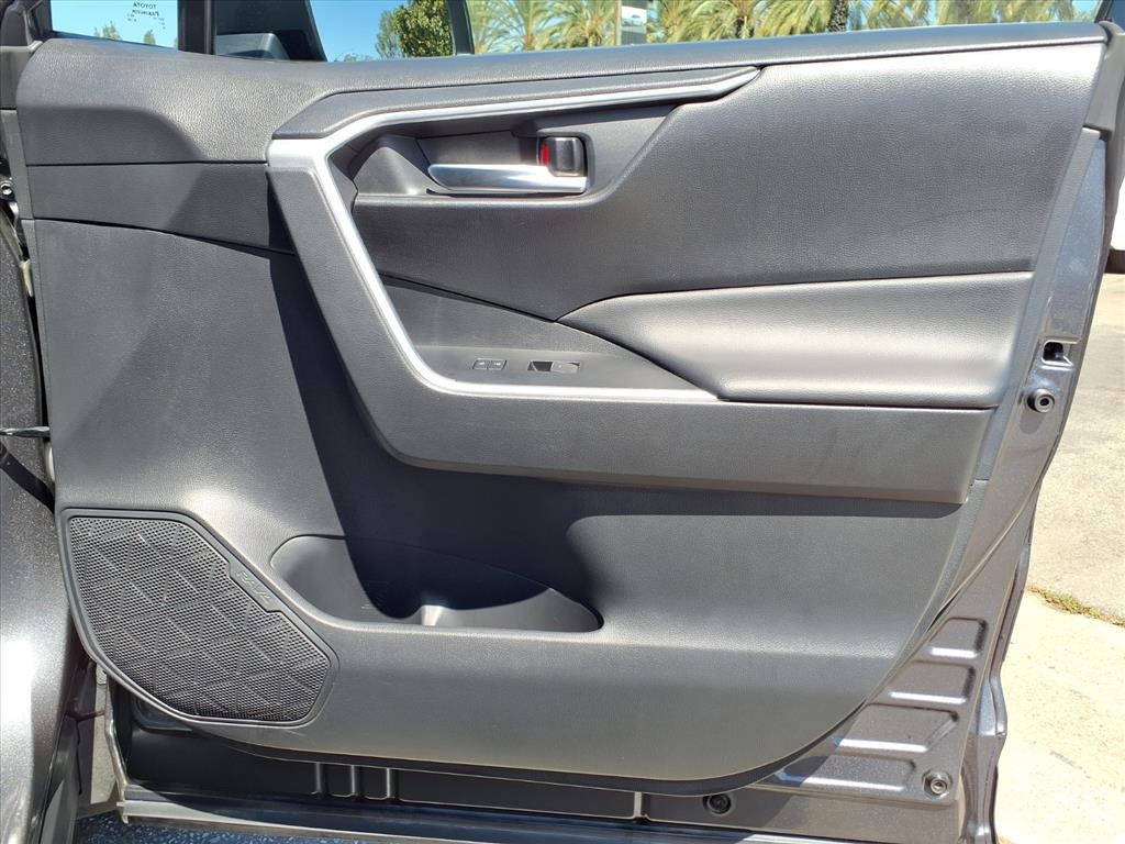 2023 Toyota RAV4 XLE Premium photo 21