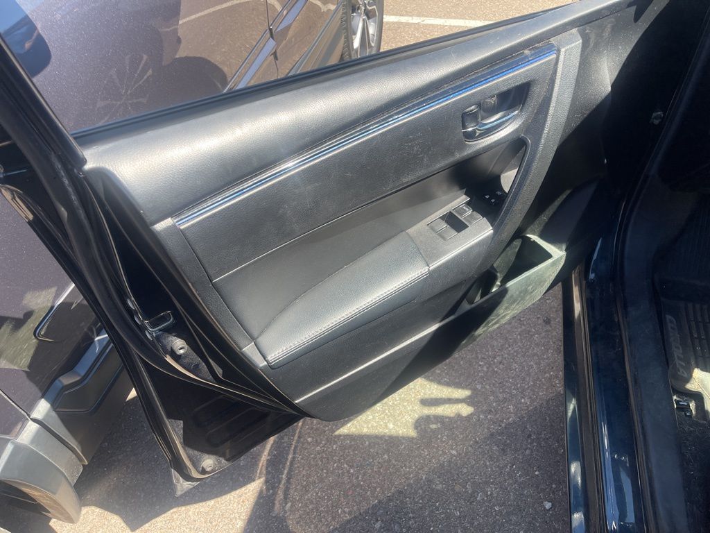 2019 Toyota Corolla L photo 12