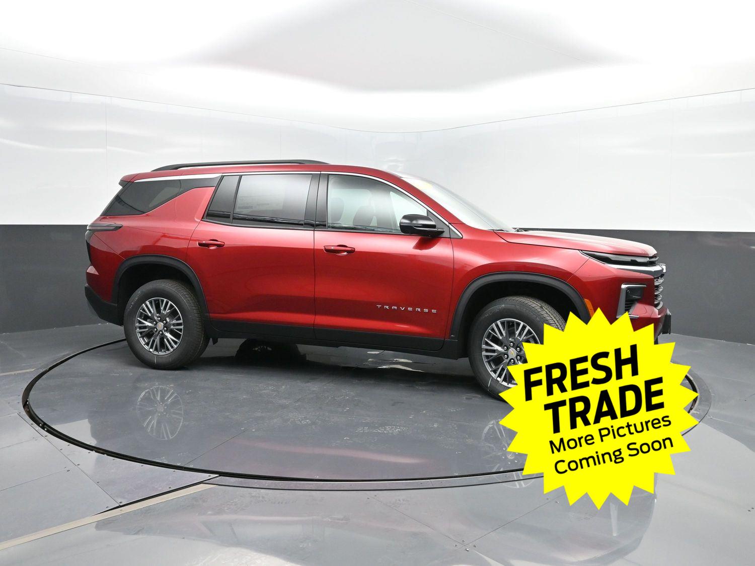 2025 Chevrolet Traverse photo 2