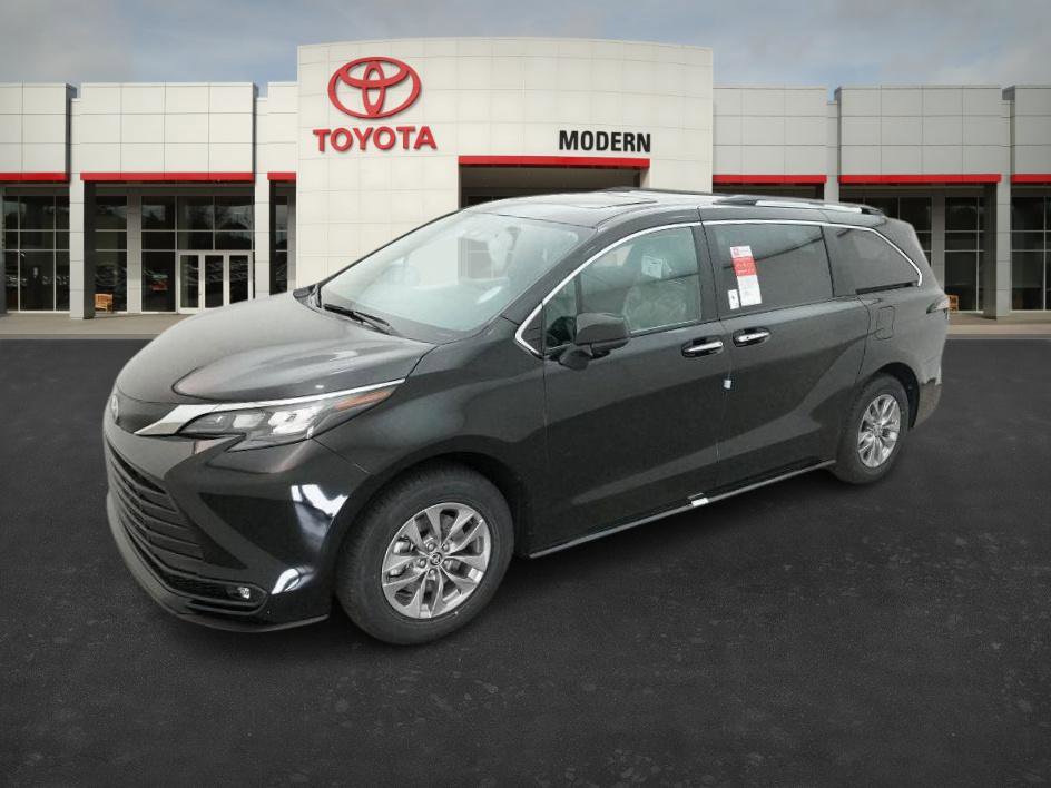 2026 Toyota Sienna XLE's photo