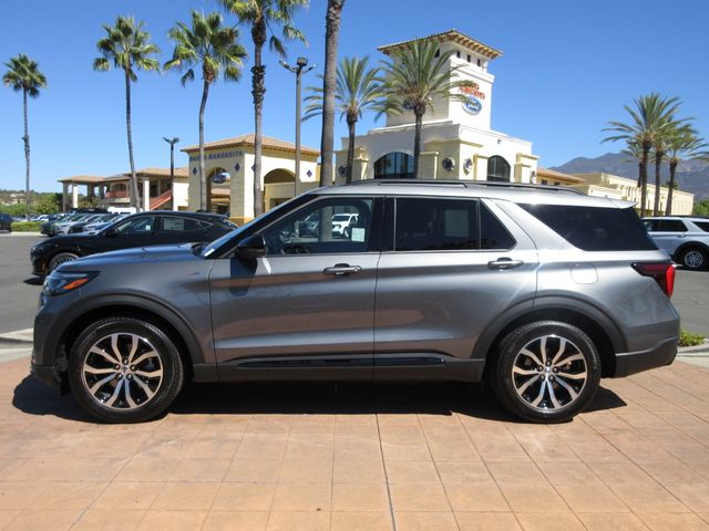 2025 Ford Explorer ST-LINE's photo