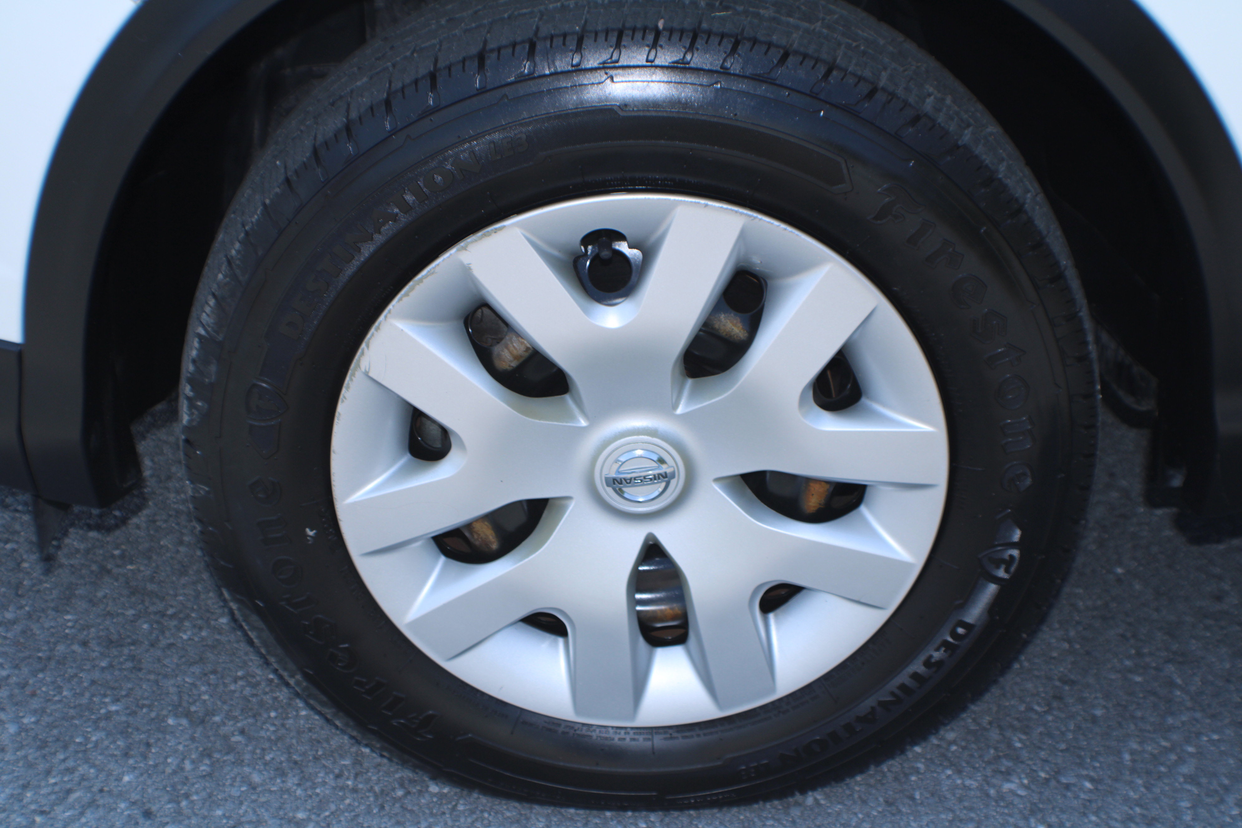 2019 Nissan Rogue Sport S photo 2