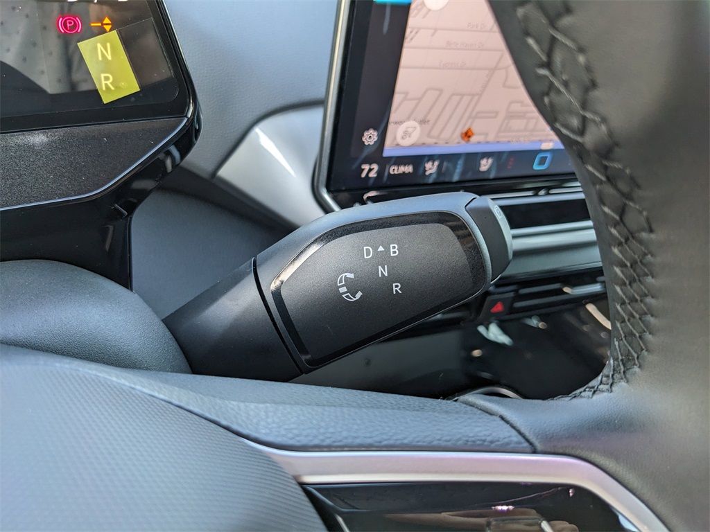 2025 Volkswagen ID.4 Pro Plus photo 4