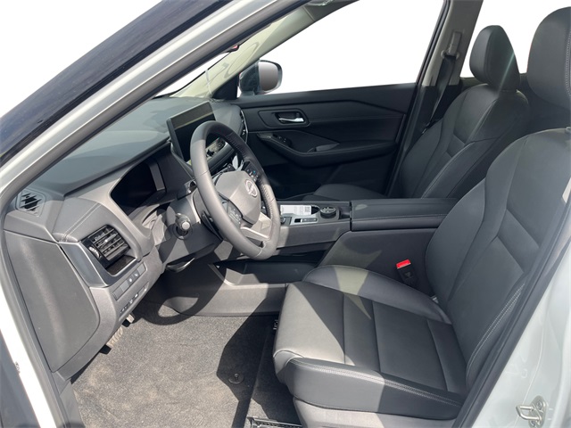 2025 Nissan Rogue SL photo 3