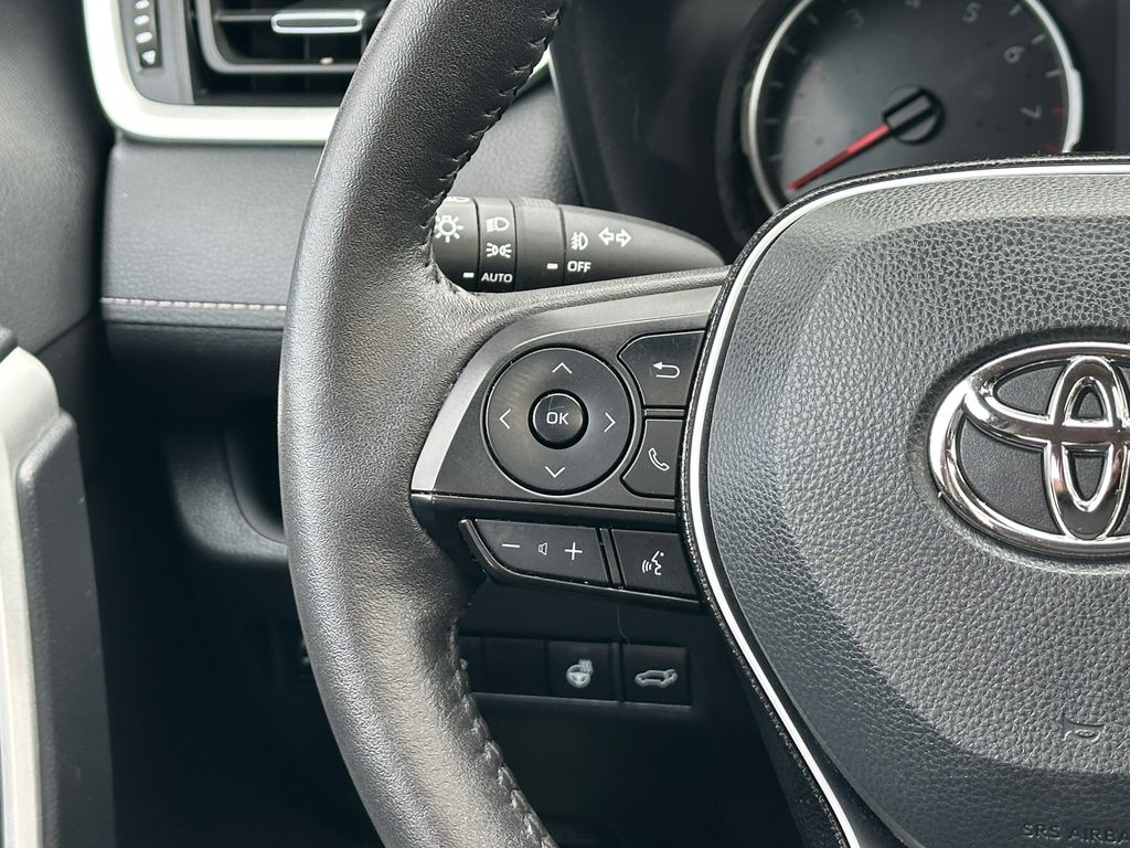 2021 Toyota RAV4 XLE Premium photo 17