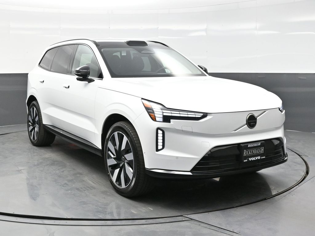 2025 Volvo EX90 Plus's photo
