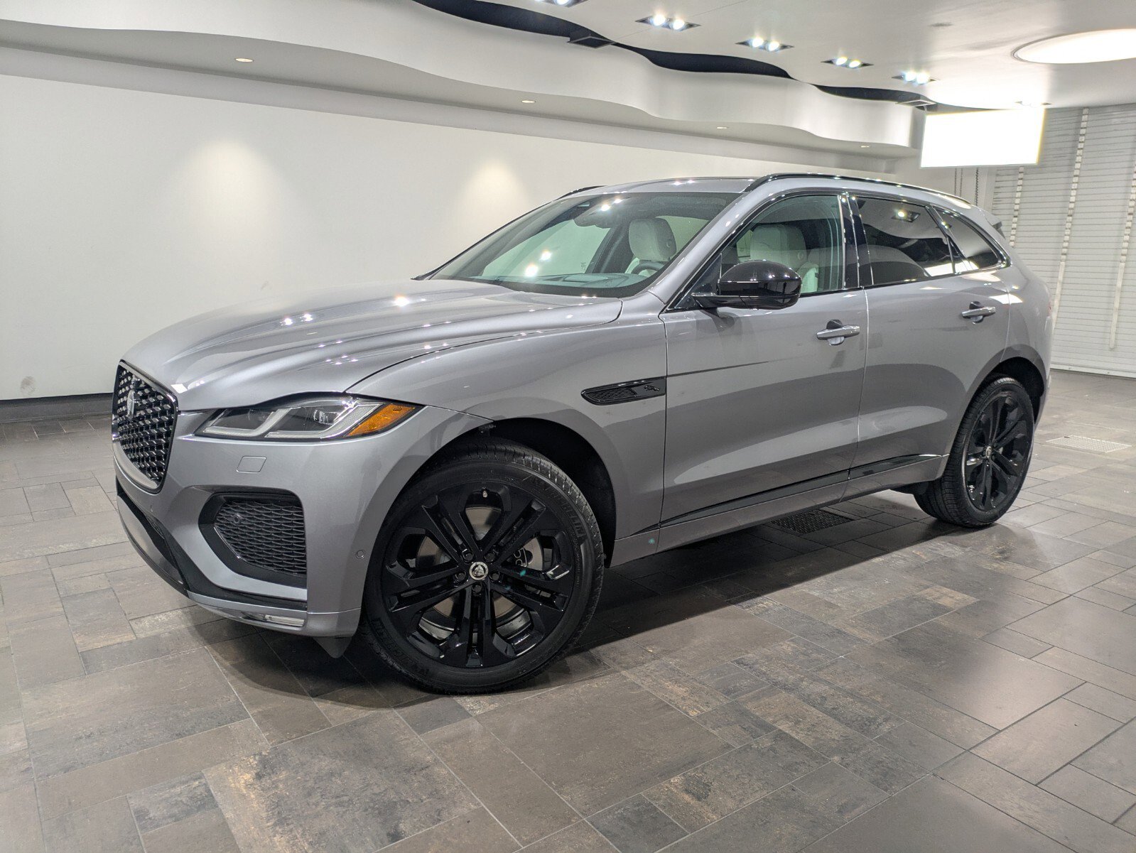 2026 Jaguar F-Pace R-Dynamic S's photo