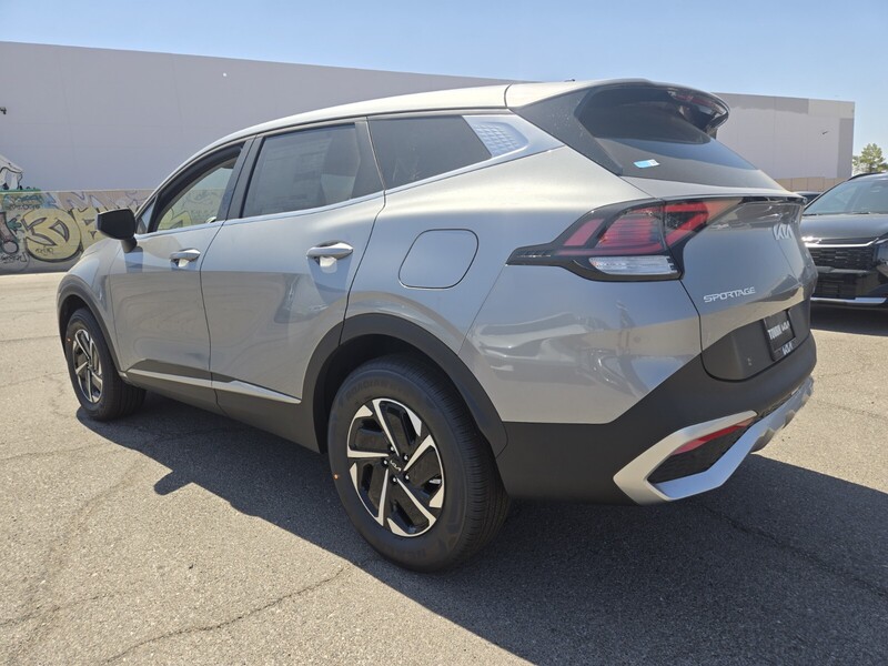 2025 Kia Sportage Hybrid LX photo 4