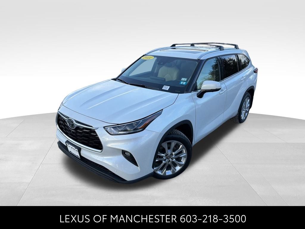 2022 Toyota Highlander Limited's photo