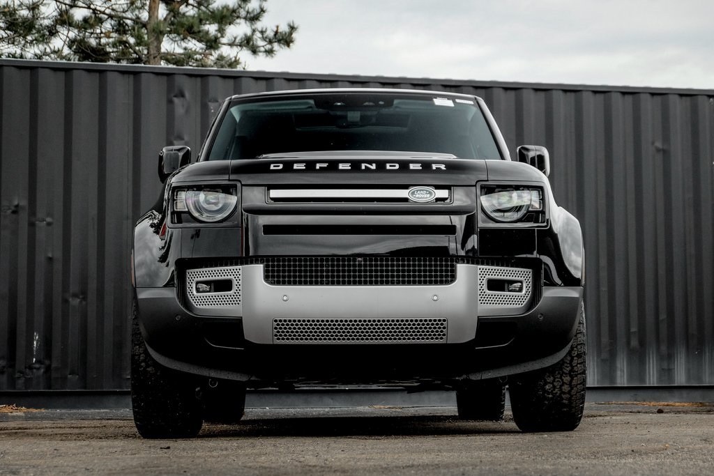 2025 Land Rover Defender 110 S photo 5