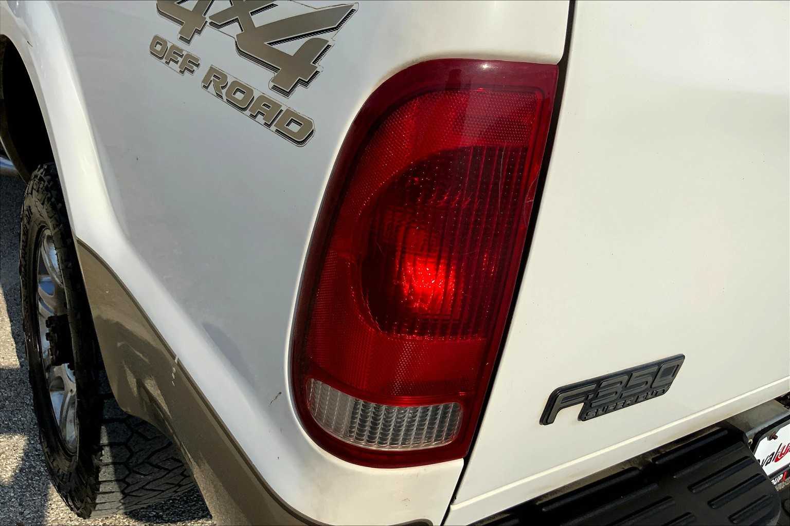 2001 Ford F-350 photo 22