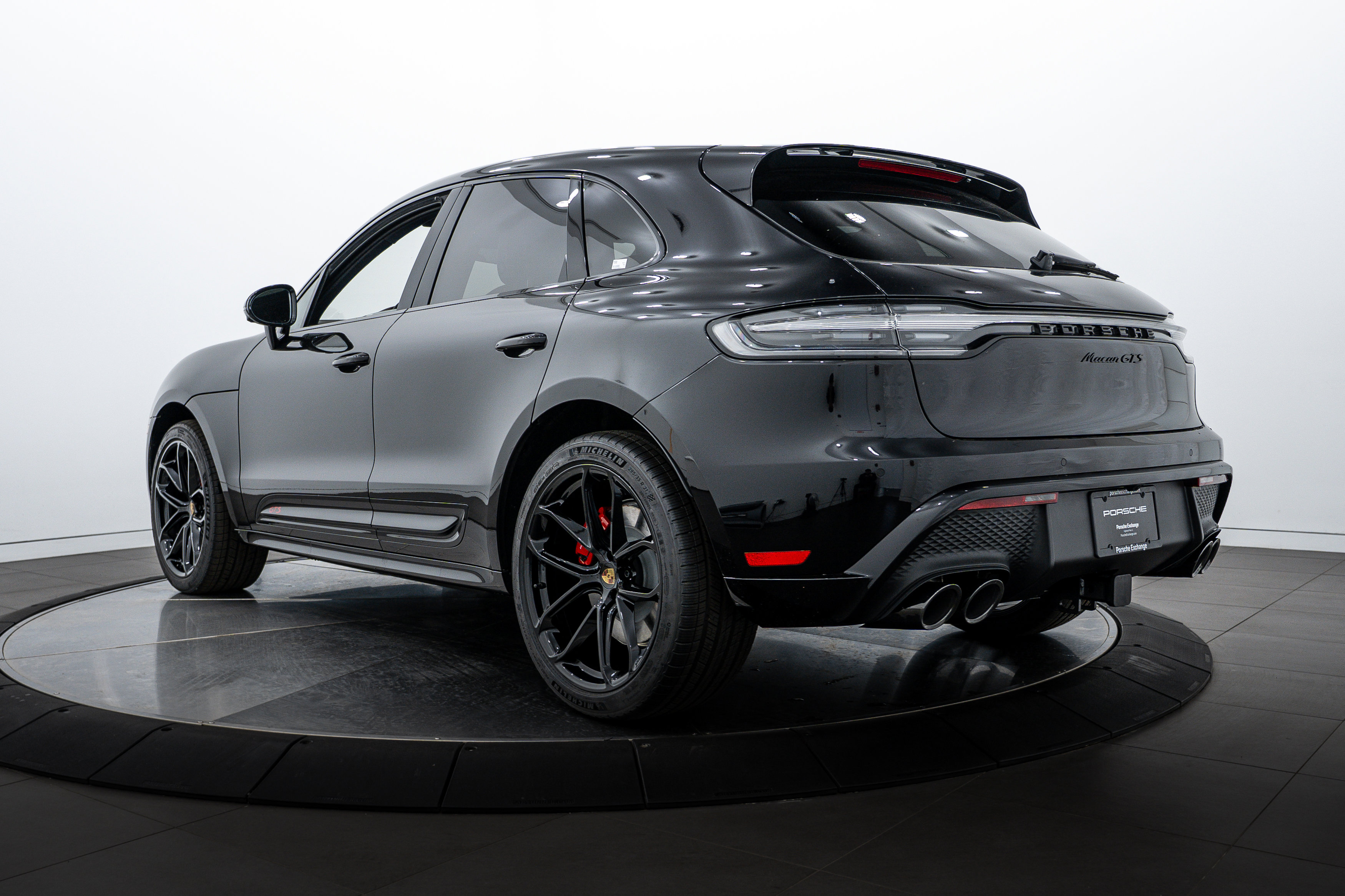 2026 Porsche Macan GTS photo 3