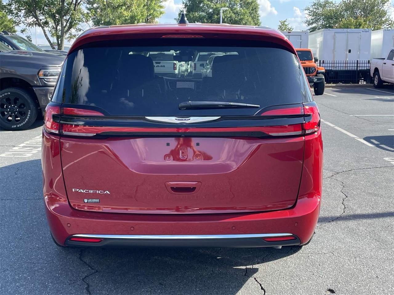2025 Chrysler Pacifica photo 5