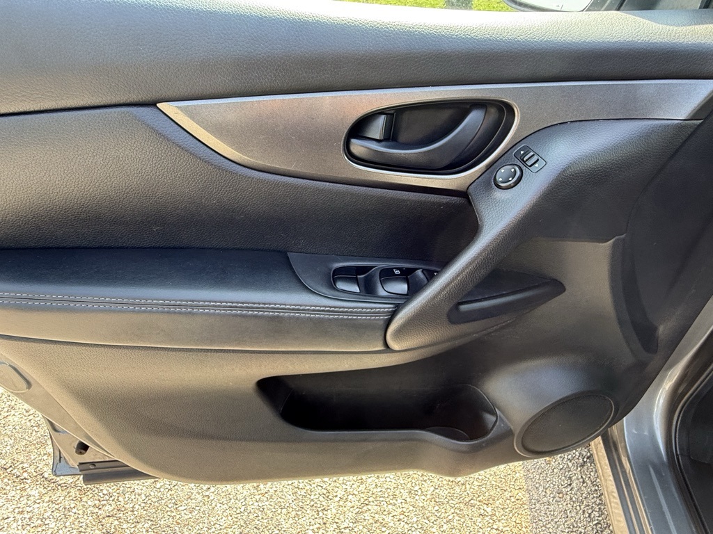 2018 Nissan Rogue Sport S photo 17