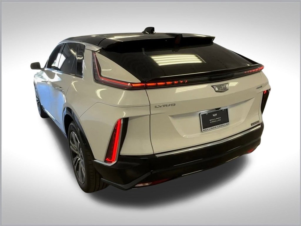 2025 Cadillac Lyriq Luxury photo 6