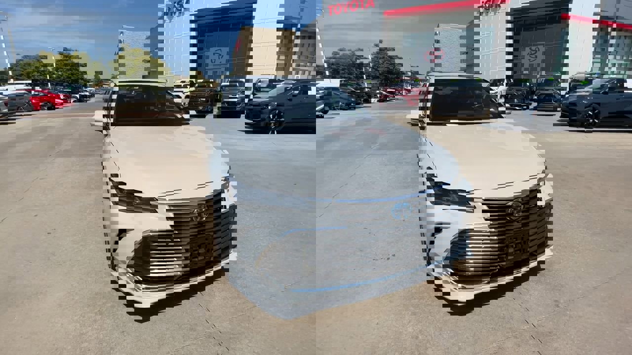 2022 Toyota Avalon Limited photo 3