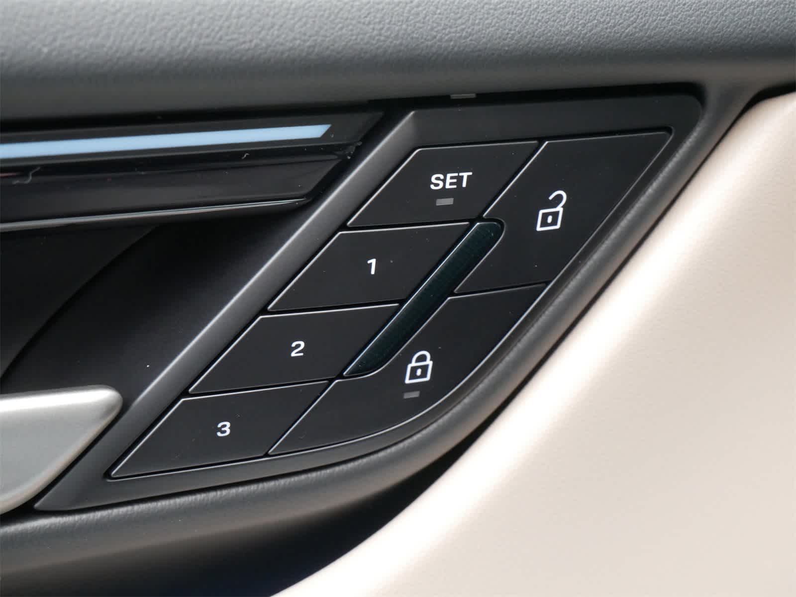 2025 Porsche Macan Electric 4 photo 10