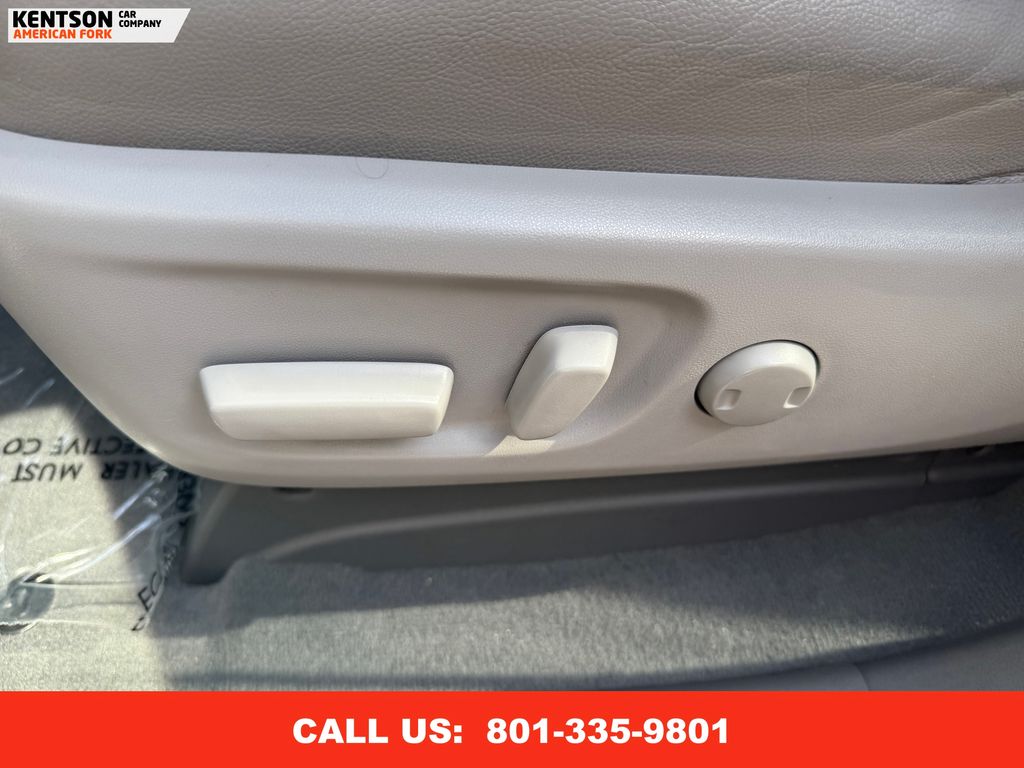 2019 Toyota Sienna XLE photo 31