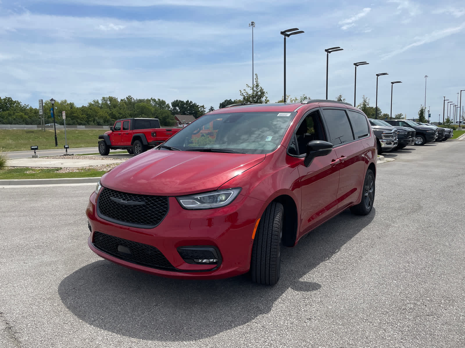 2026 Chrysler Pacifica Limited photo 4