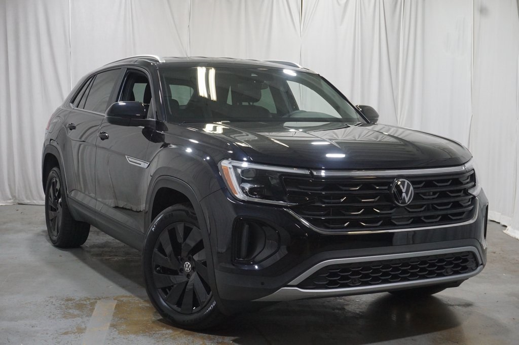 2024 Volkswagen Atlas Cross Sport SE Technology photo 2