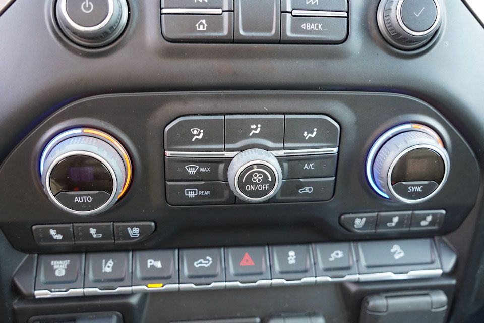 2022 Chevrolet Silverado 3500HD High Country Z71 photo 27