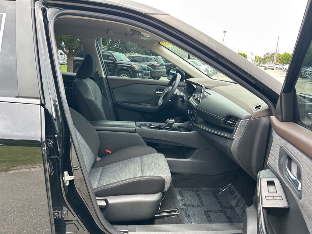 2023 Nissan Rogue SV photo 32
