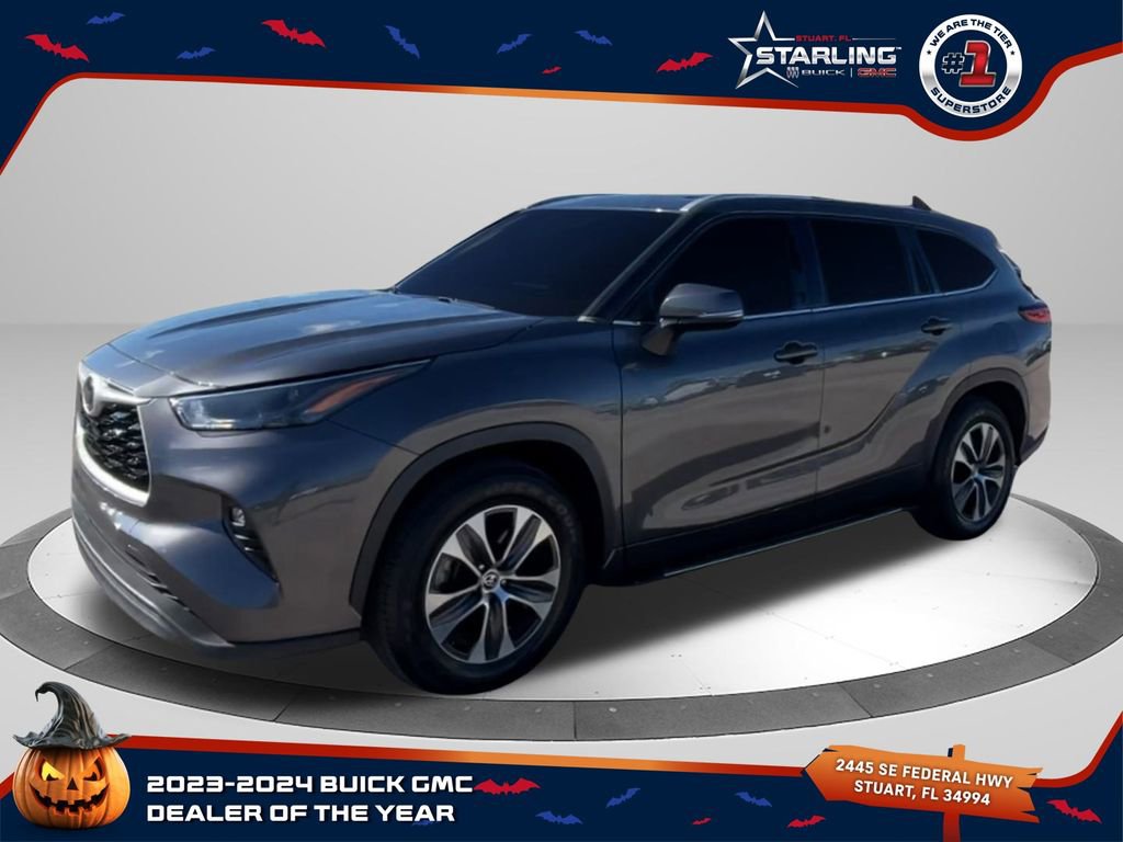 2022 Toyota Highlander XLE photo 2