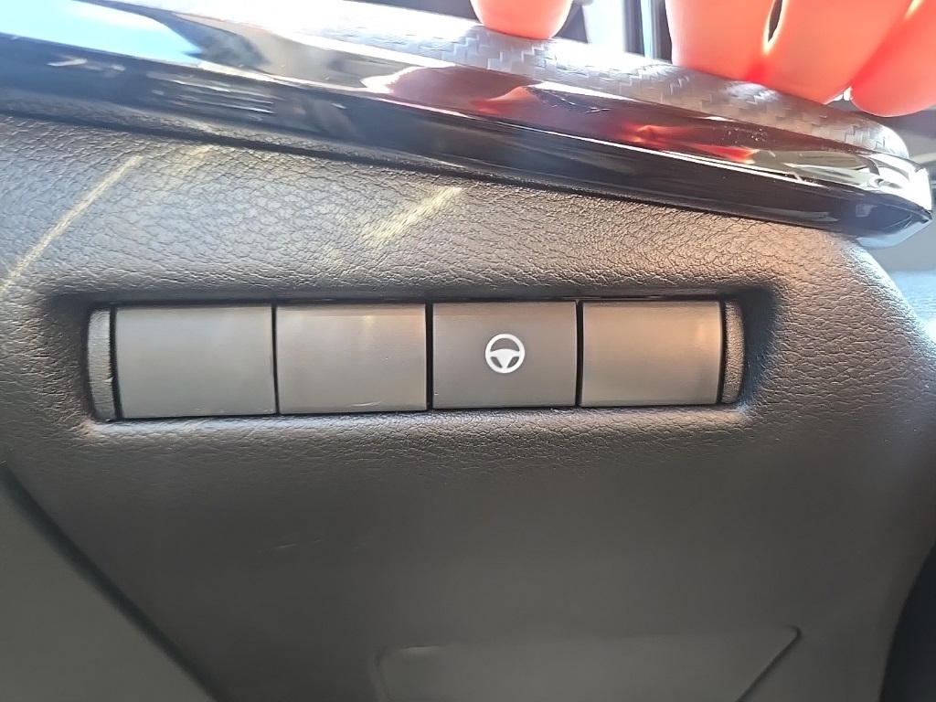 2026 Nissan Kicks SR photo 11