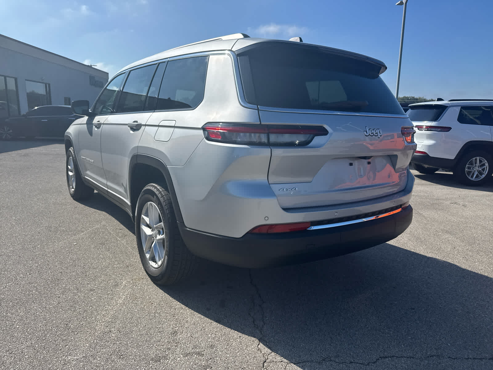 2025 Jeep Grand Cherokee Laredo X photo 3