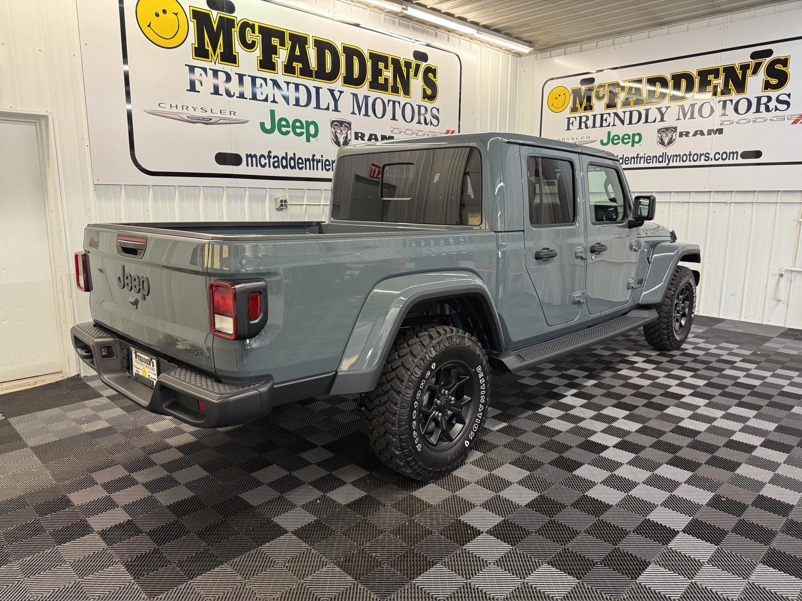 2025 Jeep Gladiator Sport photo 2