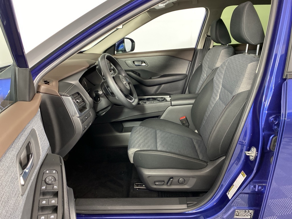 2023 Nissan Rogue SV photo 4
