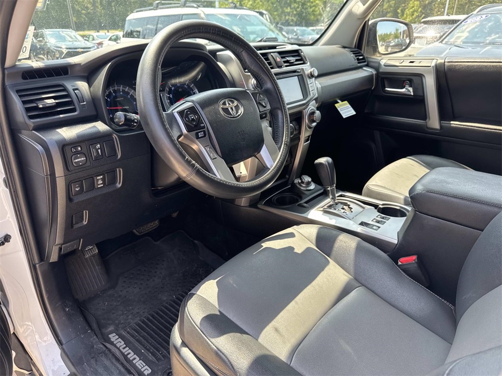 2019 Toyota 4Runner SR5 Premium photo 16