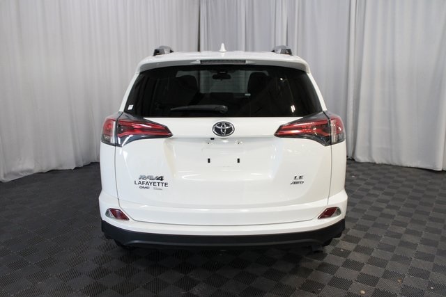2017 Toyota RAV4 LE photo 4