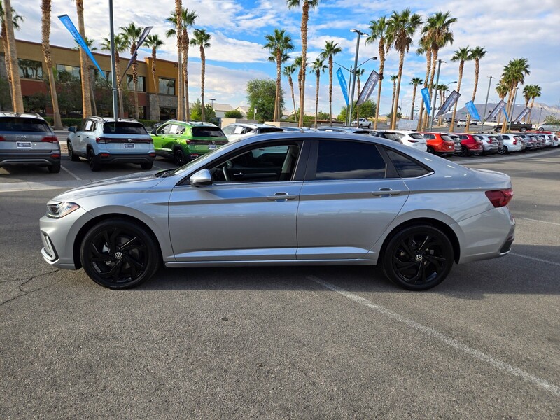 2025 Volkswagen Jetta 1.5T SE photo 2