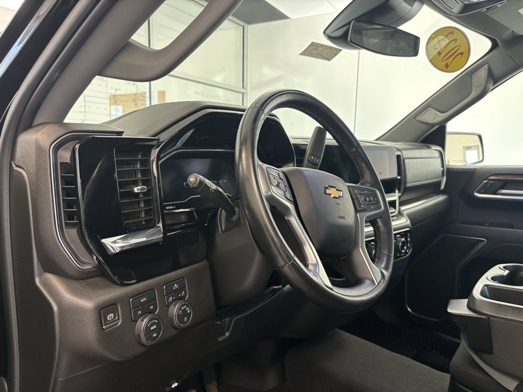 2023 Chevrolet Silverado 1500 LT photo 4