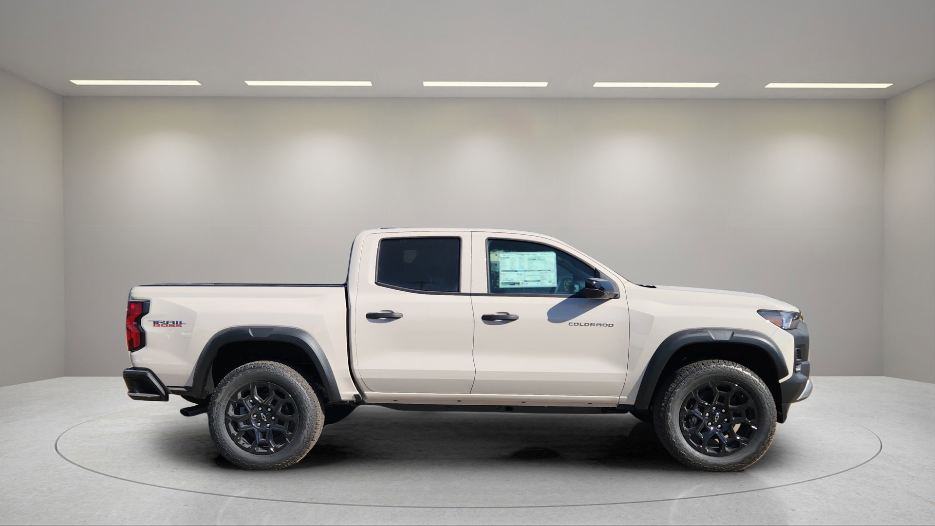 2026 Chevrolet Colorado Trail Boss photo 2